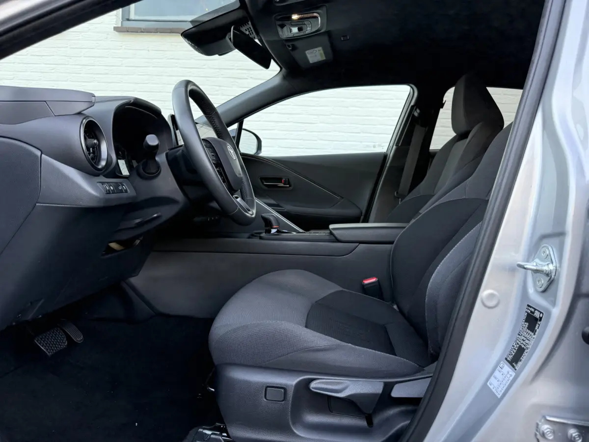 1.8 Hybrid 140 First Edition | ACC | CarPlay | Elek. Achterklep | Camera | 18 inch