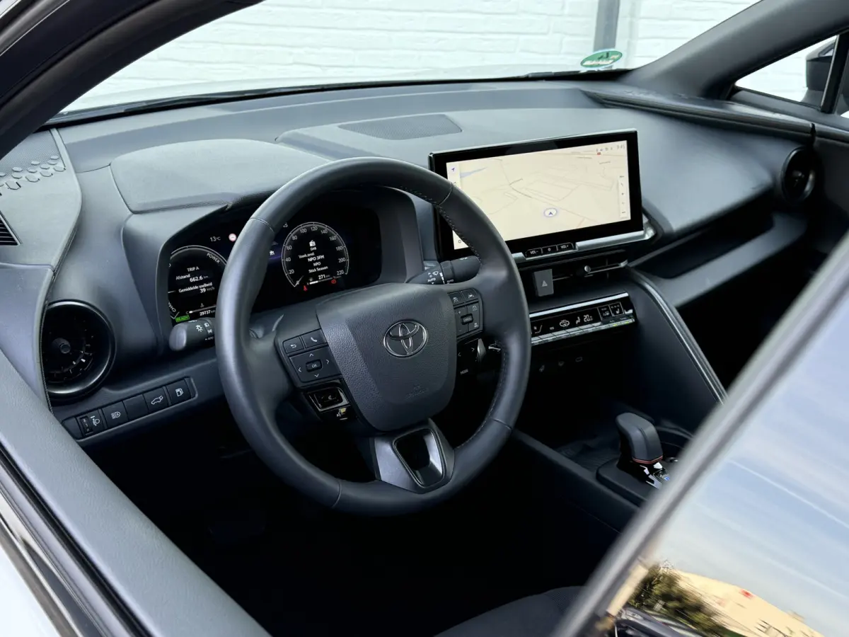 1.8 Hybrid 140 First Edition | ACC | CarPlay | Elek. Achterklep | Camera | 18 inch