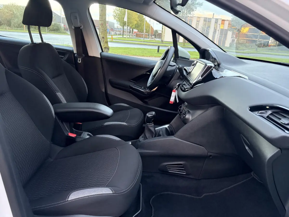 1.2 PureTech Blue Lion ✓2 Eigenaar✓Navi✓Carplay✓Trekhaak✓Airco✓Cruise✓Pdc✓N.A.P✓Weinig Km✓Apk tot 12-2027