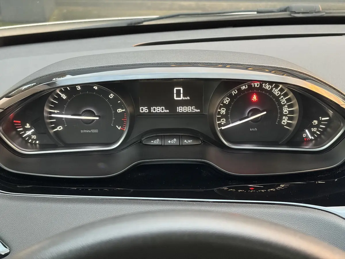1.2 PureTech Blue Lion ✓2 Eigenaar✓Navi✓Carplay✓Trekhaak✓Airco✓Cruise✓Pdc✓N.A.P✓Weinig Km✓Apk tot 12-2027