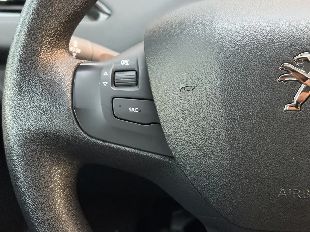 1.2 PureTech Blue Lion ✓2 Eigenaar✓Navi✓Carplay✓Trekhaak✓Airco✓Cruise✓Pdc✓N.A.P✓Weinig Km✓Apk tot 12-2027