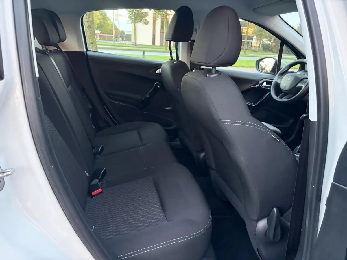 1.2 PureTech Blue Lion ✓2 Eigenaar✓Navi✓Carplay✓Trekhaak✓Airco✓Cruise✓Pdc✓N.A.P✓Weinig Km✓Apk tot 12-2027