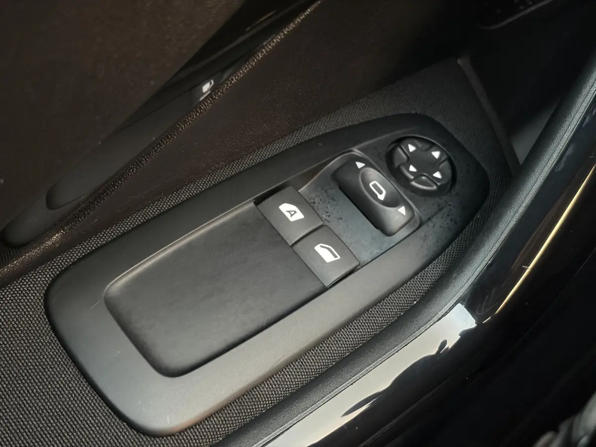1.2 PureTech Blue Lion ✓2 Eigenaar✓Navi✓Carplay✓Trekhaak✓Airco✓Cruise✓Pdc✓N.A.P✓Weinig Km✓Apk tot 12-2027