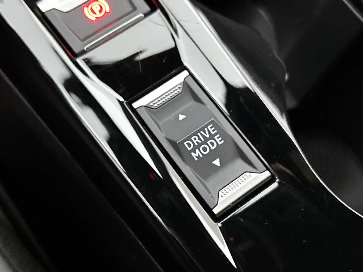 SUV Allure Hybrid 145pk Automaat | Navigatie | 360° Camera | Climate Control | Adaptieve Cruise Control | Parkeersensoren v+a | Dodehoeksensor | Draadloze Apple Carplay / Android Auto | Dig