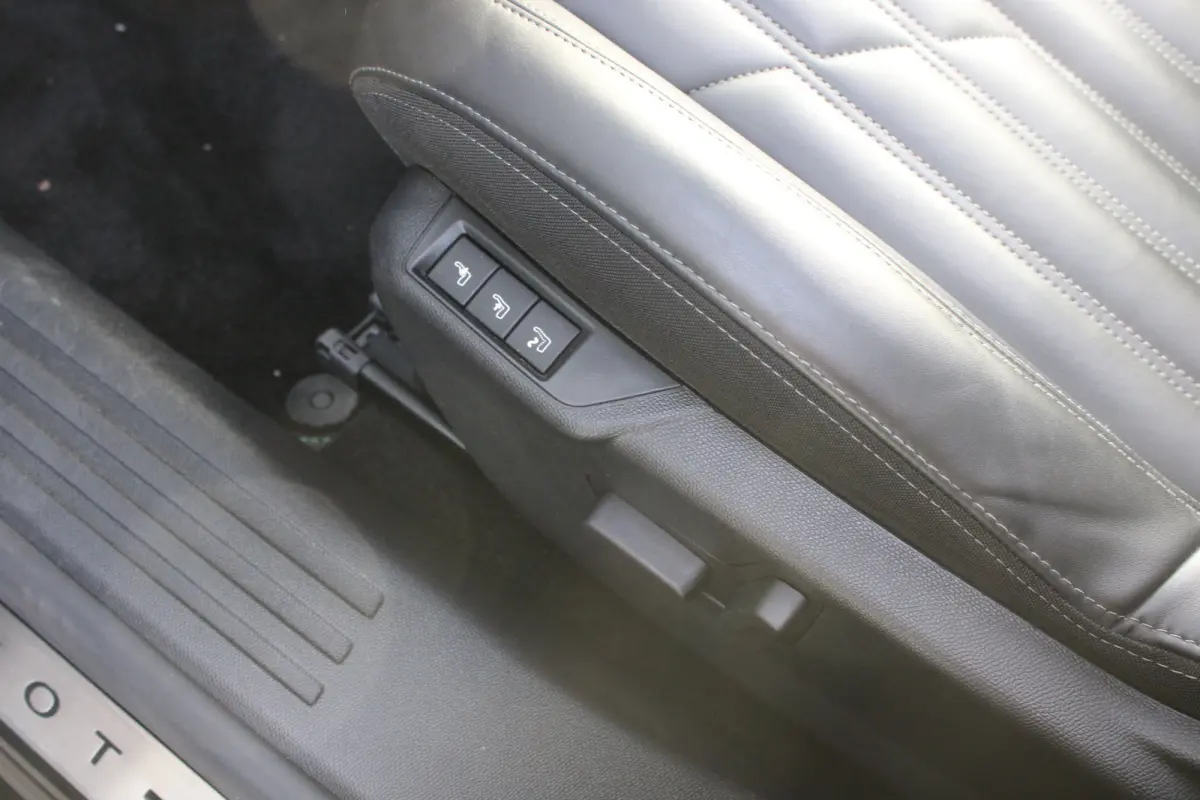 1.2 PureTech 155pk EAT8 GT | Automaat | Panorama/schuifdak | Lederen bekleding | Massage | Stoelverwarming | All season |