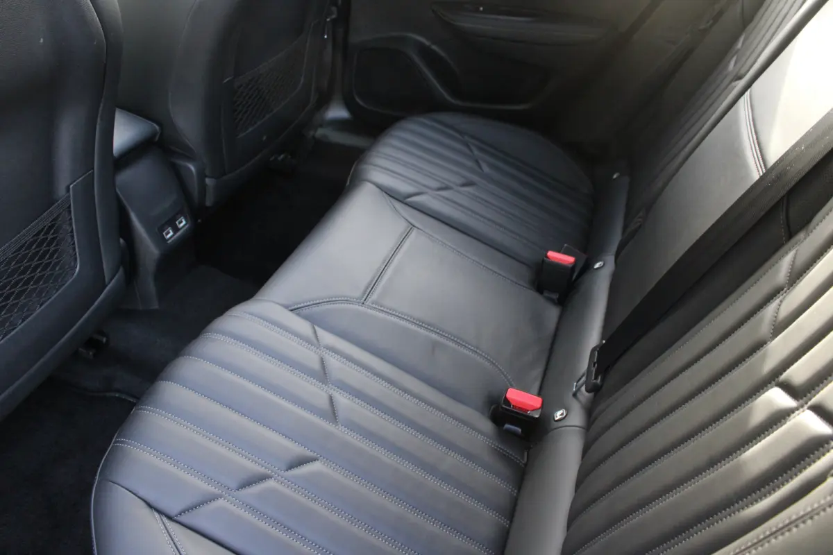 1.2 PureTech 155pk EAT8 GT | Automaat | Panorama/schuifdak | Lederen bekleding | Massage | Stoelverwarming | All season |