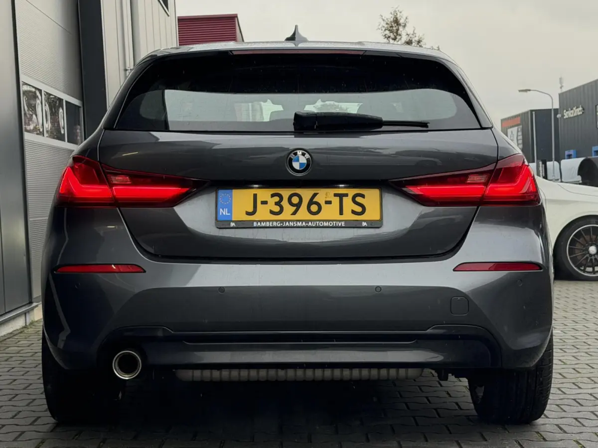 118i
