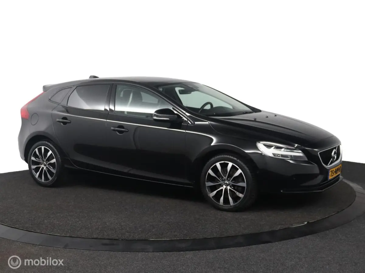 1.5 T3 Dynamic Edition | Panoramadak | Trekhaak | Stoelverwarming | Harman Kardon | Navigatie | All Season Banden | Privacy Glass