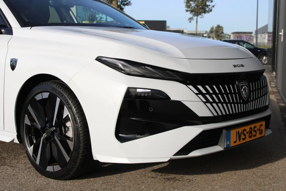 1.2 Hybrid 145 e-DCS6 GT | Panorama/schuifdak | Luxe stoelen | Focal | Trekhaak | Nieuw model | 5.000km |