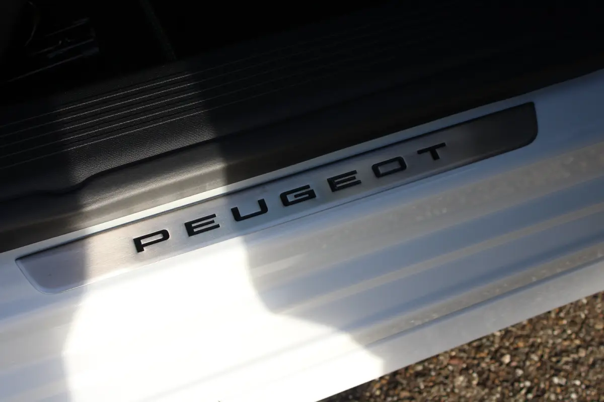 1.2 Hybrid 145 e-DCS6 GT | Panorama/schuifdak | Luxe stoelen | Focal | Trekhaak | Nieuw model | 5.000km |