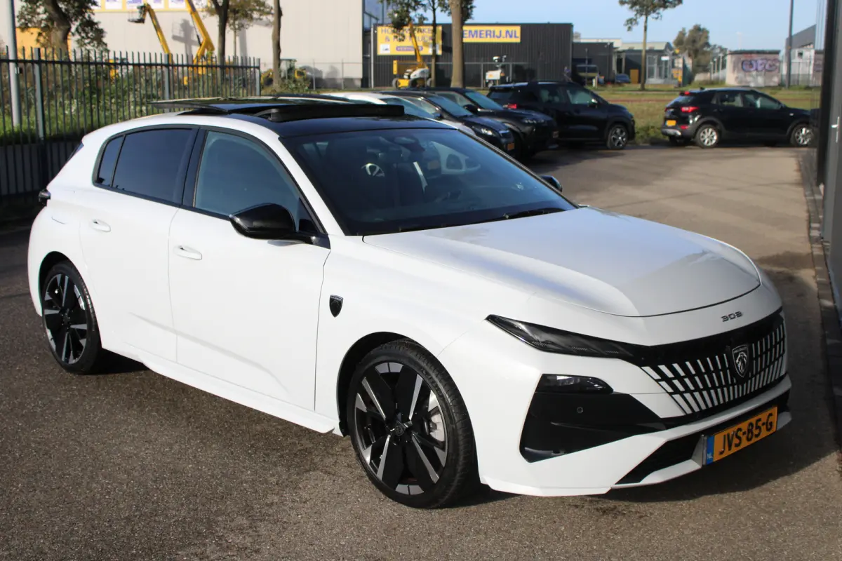 1.2 Hybrid 145 e-DCS6 GT | Panorama/schuifdak | Luxe stoelen | Focal | Trekhaak | Nieuw model | 5.000km |