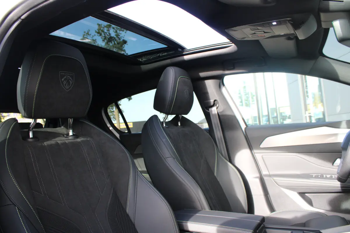1.2 Hybrid 145 e-DCS6 GT | Panorama/schuifdak | Luxe stoelen | Focal | Trekhaak | Nieuw model | 5.000km |