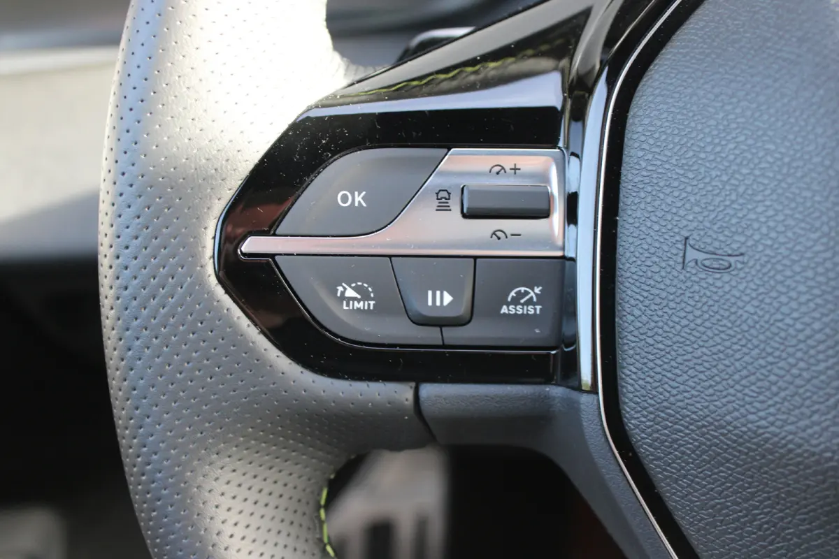 1.2 Hybrid 145 e-DCS6 GT | Panorama/schuifdak | Luxe stoelen | Focal | Trekhaak | Nieuw model | 5.000km |