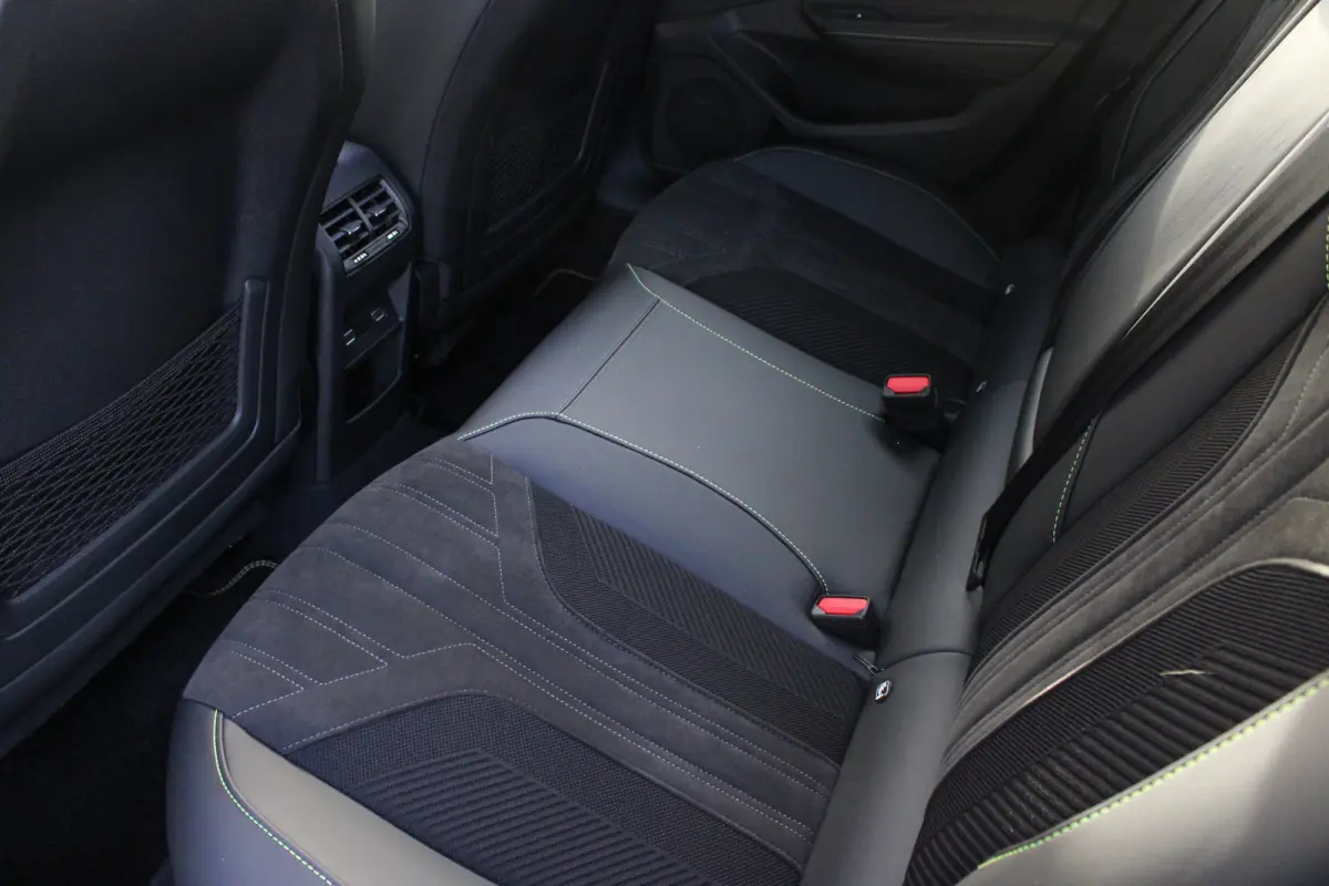 1.2 Hybrid 145 e-DCS6 GT | Panorama/schuifdak | Luxe stoelen | Focal | Trekhaak | Nieuw model | 5.000km |