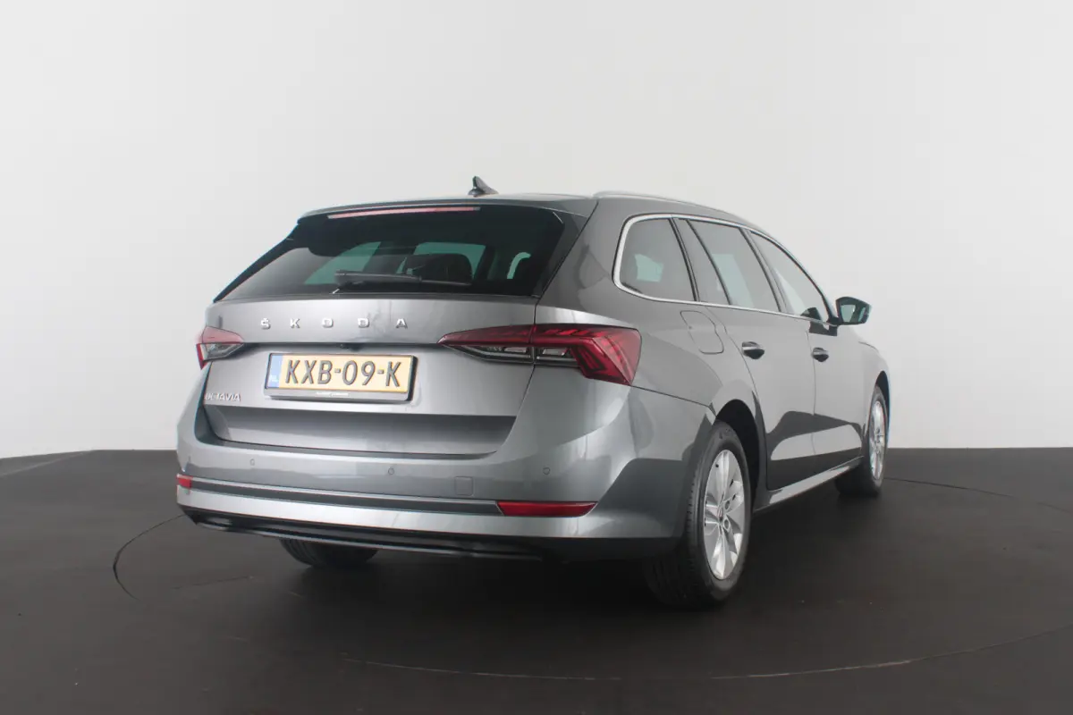 1.0 TSI Business Edition > Trekhaak/Camera/Stoelverwarming/Graphite Grey Metallic