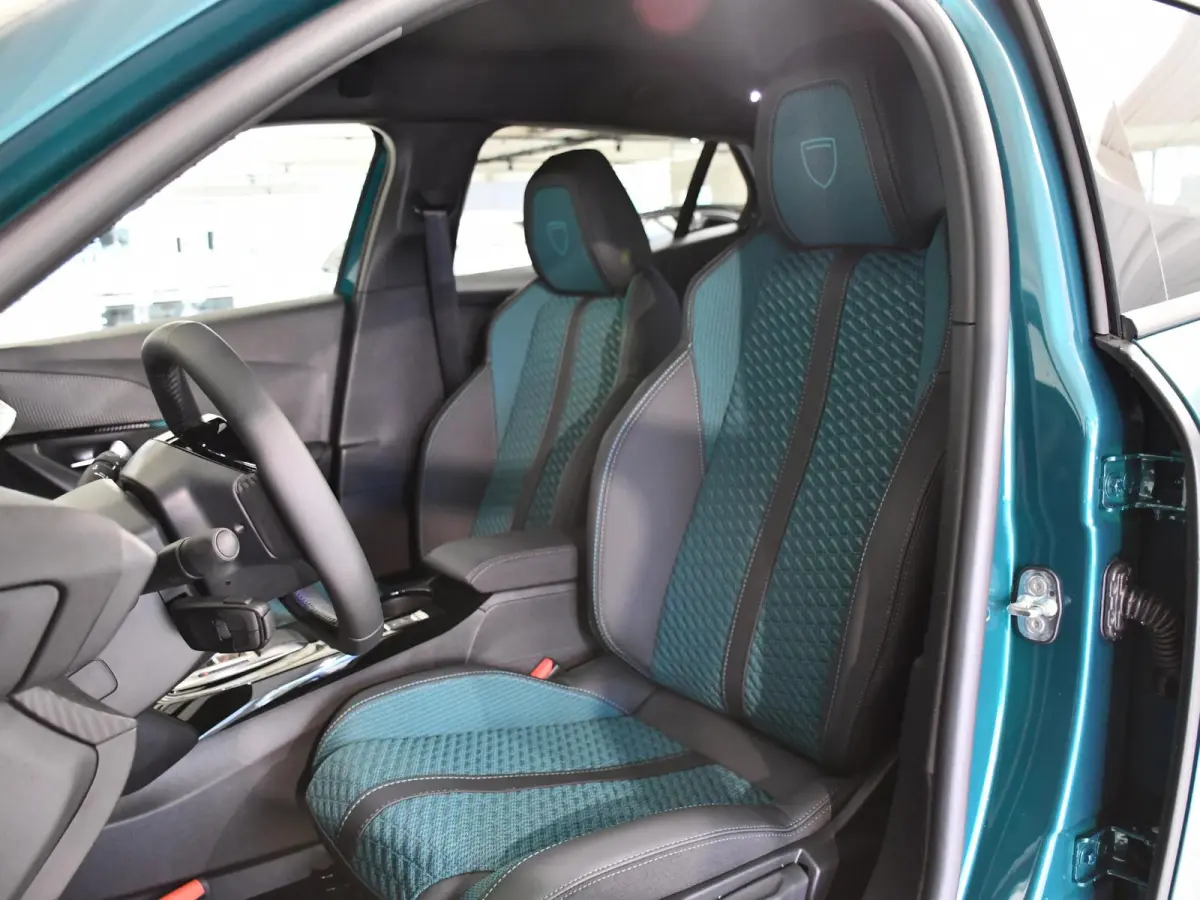 1.2 Hybrid 110 Allure Leverbaar per januari 2027