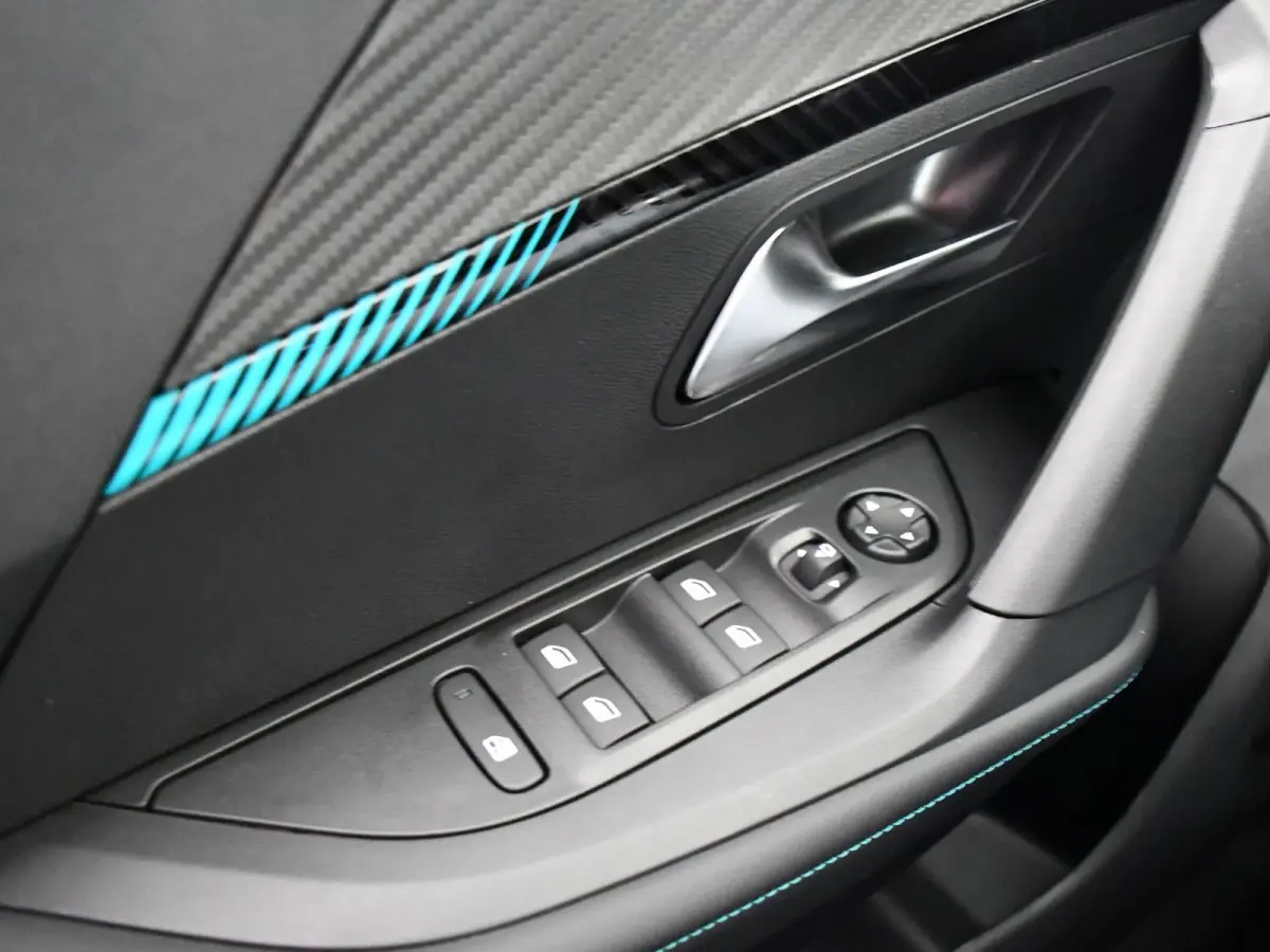 1.2 Hybrid 110 Allure Leverbaar per januari 2027