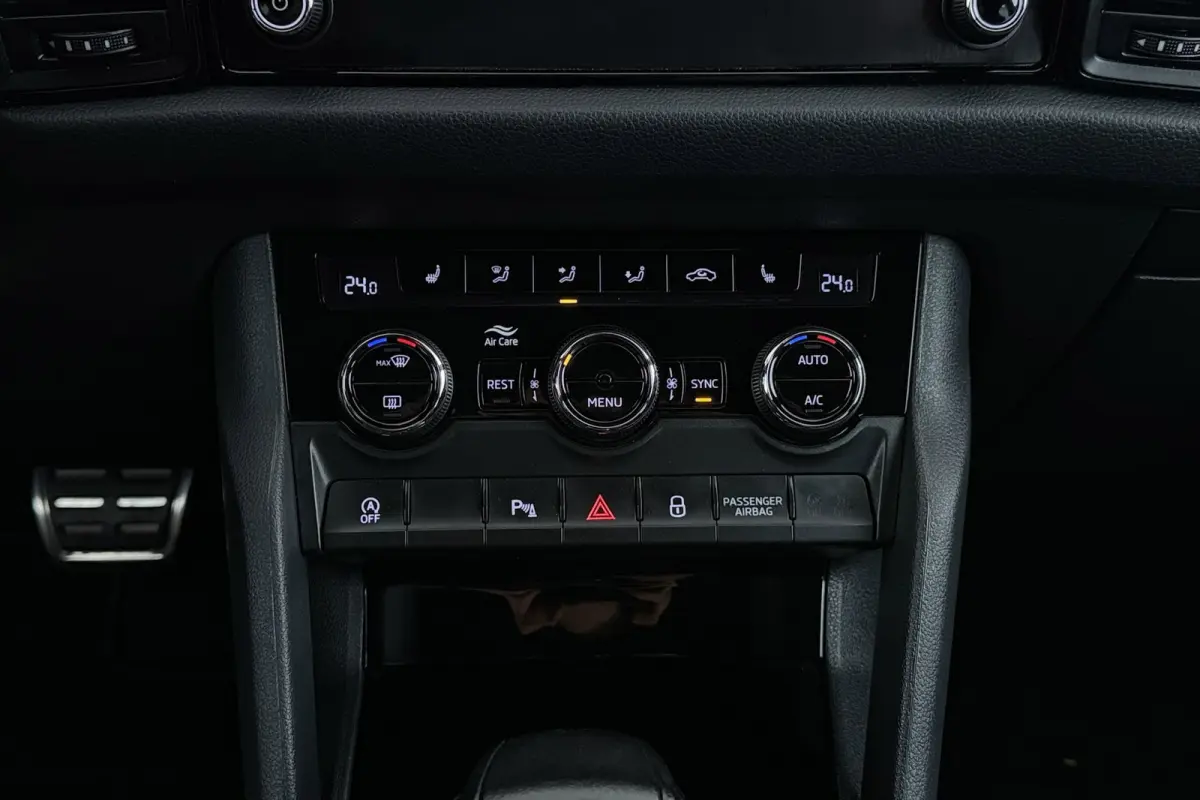 1.5 TSI Sportline Business 7p. | Org NL | Canton | Digital Cockpit | Camera | Stoelverwarming |