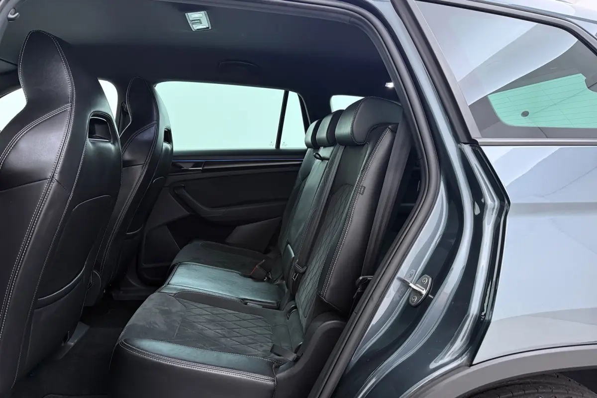 1.5 TSI Sportline Business 7p. | Org NL | Canton | Digital Cockpit | Camera | Stoelverwarming |