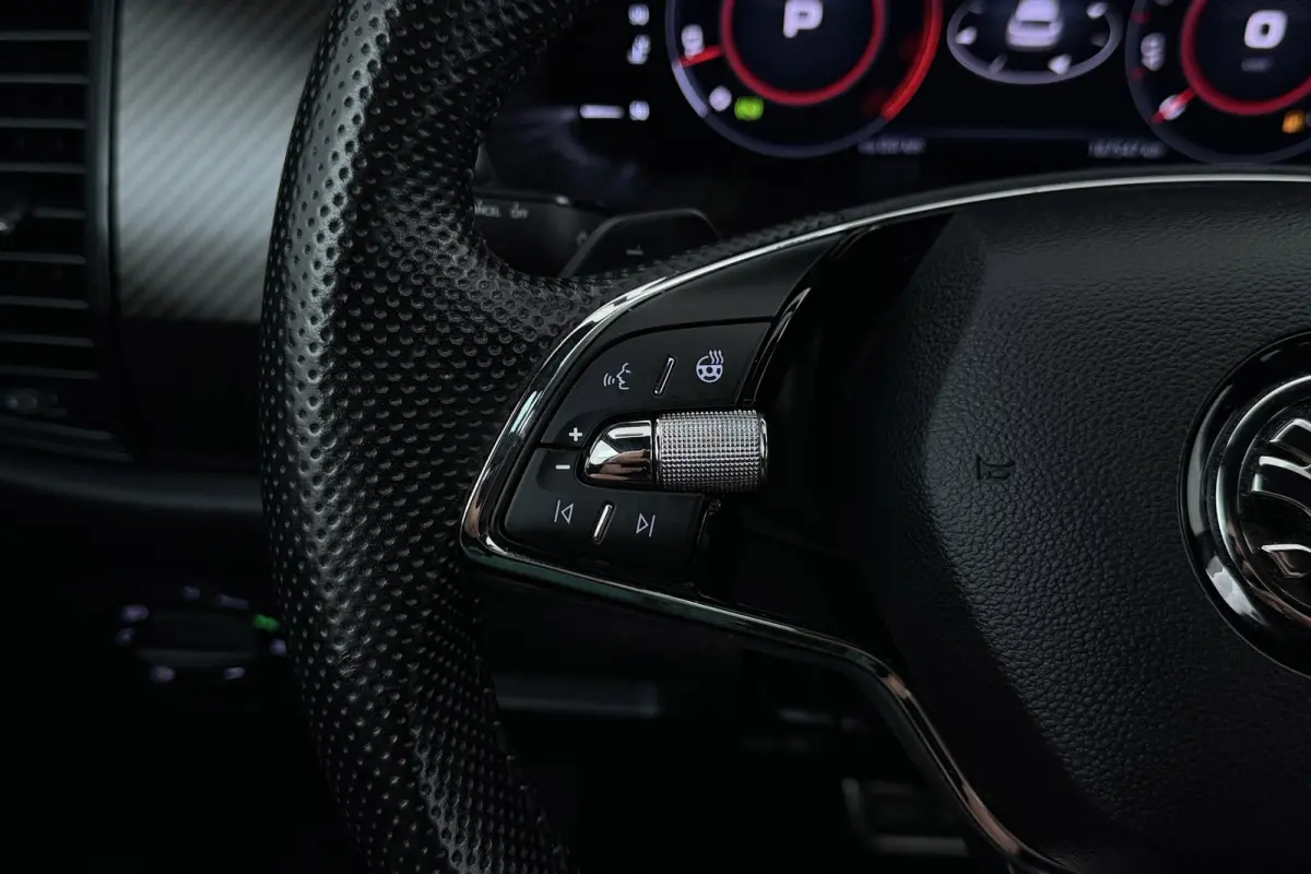 1.5 TSI Sportline Business 7p. | Org NL | Canton | Digital Cockpit | Camera | Stoelverwarming |