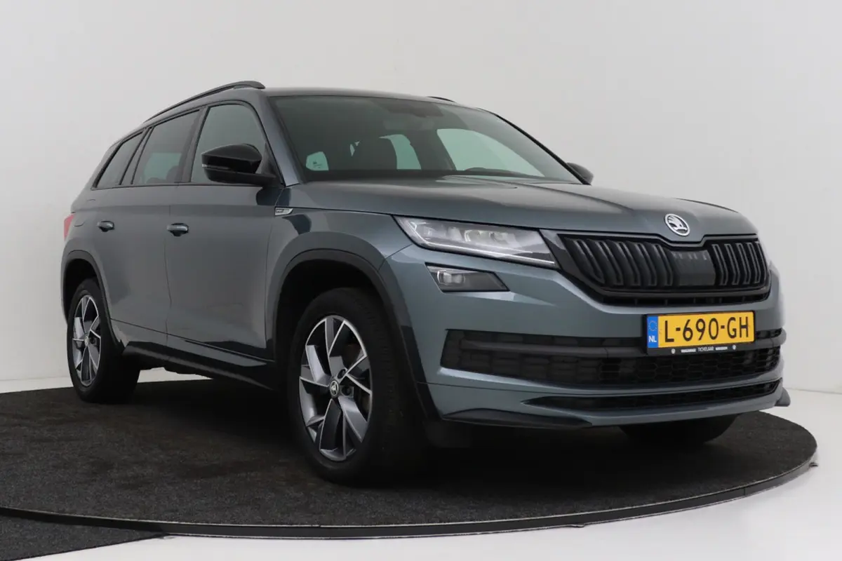 1.5 TSI Sportline Business 7p. | Org NL | Canton | Digital Cockpit | Camera | Stoelverwarming |