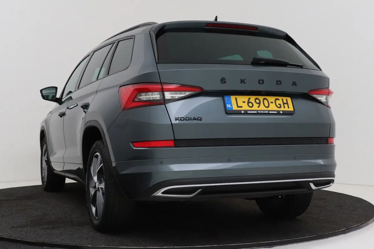 1.5 TSI Sportline Business 7p. | Org NL | Canton | Digital Cockpit | Camera | Stoelverwarming |