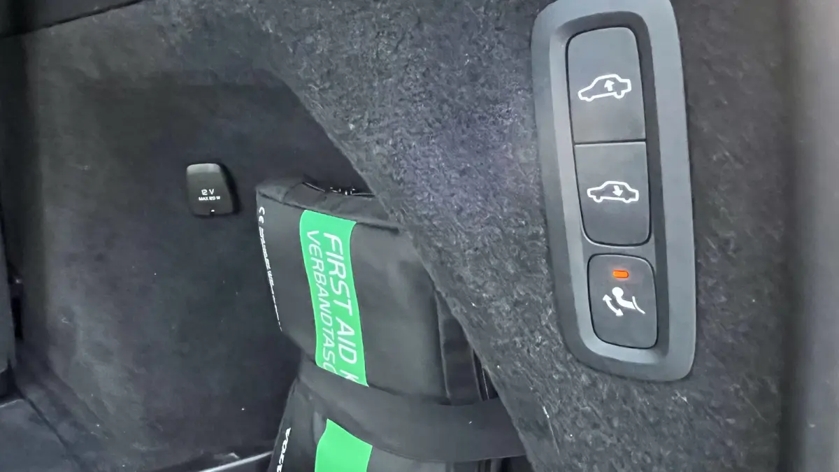 T8 Recharge AWD R-Design | Luchtvering | Elektrisch glazen schuif-/kanteldak | Harman en Kardon | Trekhaak elektrisch bedienbaar