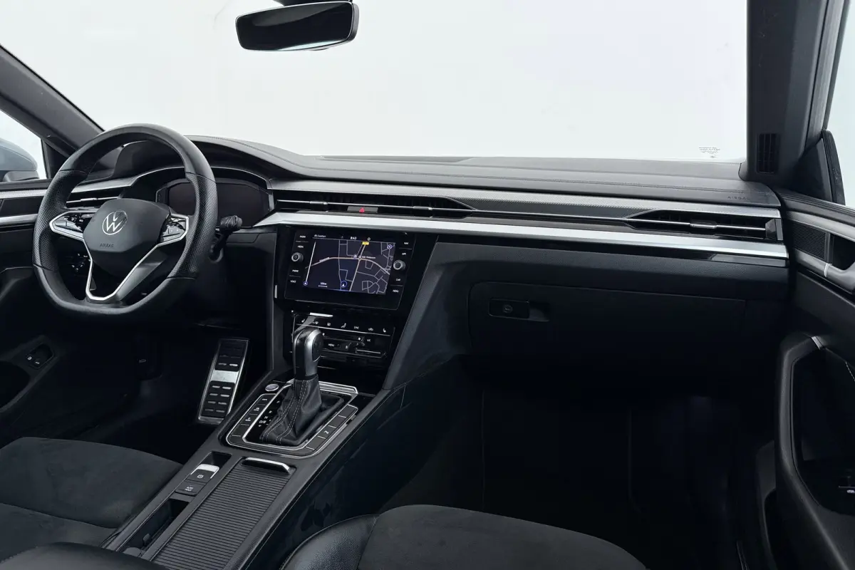 1.4 TSI eHybrid Elegance Business+ R-Line | Uitklap Trekhaak | Stoelverwarming V+A | Virtual |
