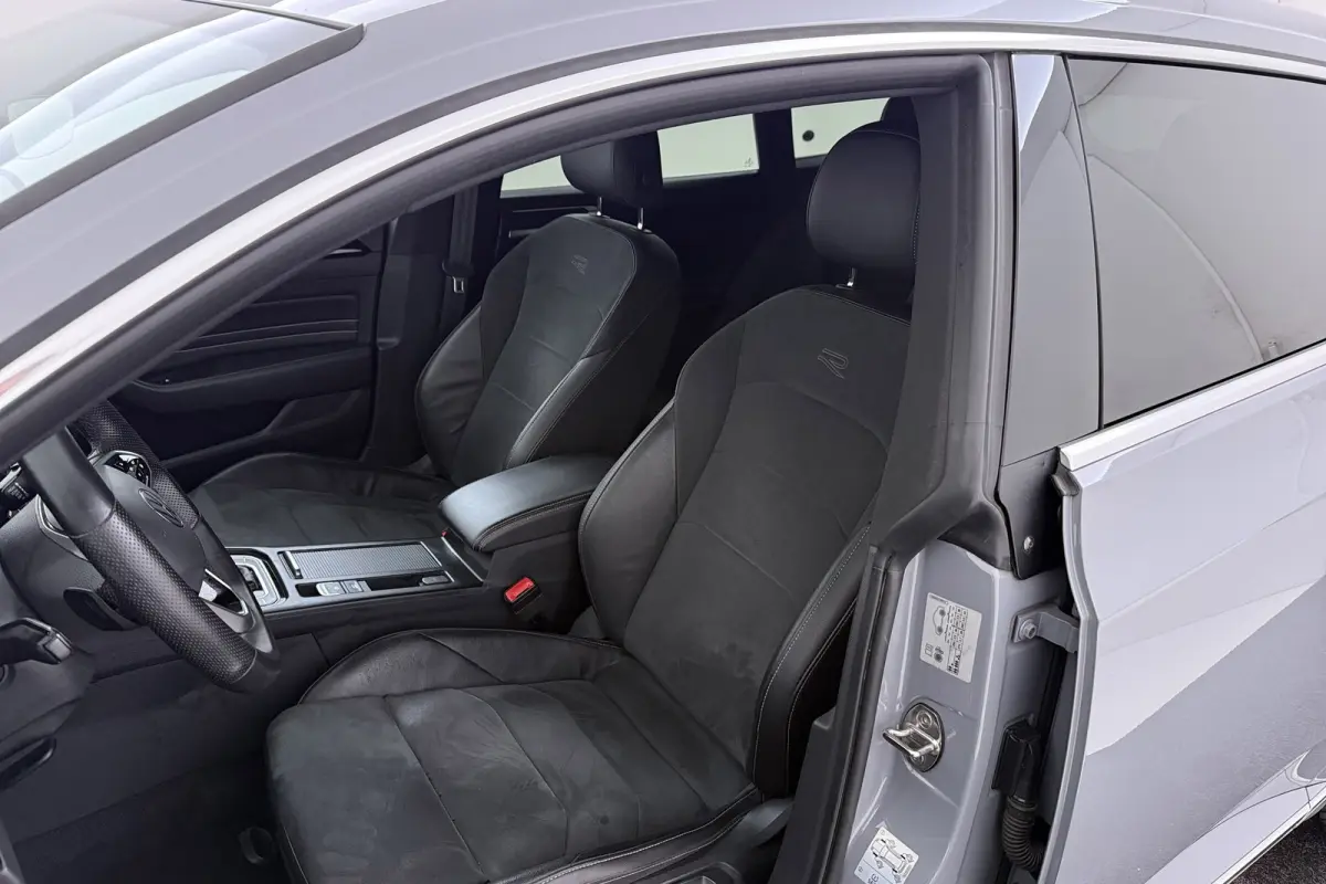1.4 TSI eHybrid Elegance Business+ R-Line | Uitklap Trekhaak | Stoelverwarming V+A | Virtual |