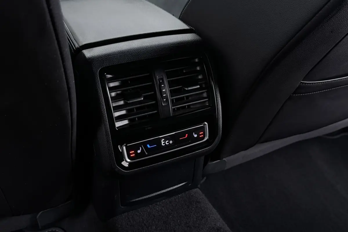 1.4 TSI eHybrid Elegance Business+ R-Line | Uitklap Trekhaak | Stoelverwarming V+A | Virtual |