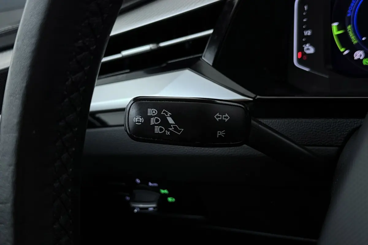 1.4 TSI eHybrid Elegance Business+ R-Line | Uitklap Trekhaak | Stoelverwarming V+A | Virtual |
