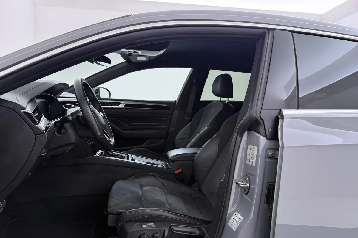 1.4 TSI eHybrid Elegance Business+ R-Line | Uitklap Trekhaak | Stoelverwarming V+A | Virtual |