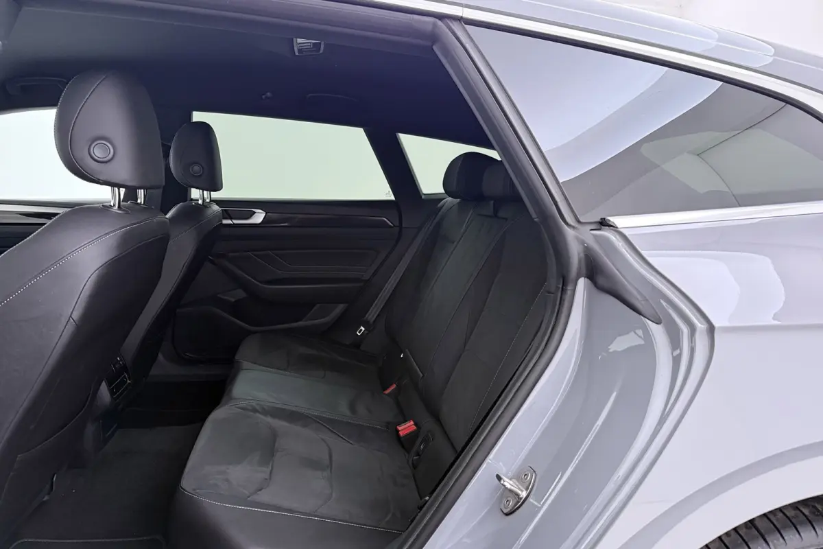 1.4 TSI eHybrid Elegance Business+ R-Line | Uitklap Trekhaak | Stoelverwarming V+A | Virtual |