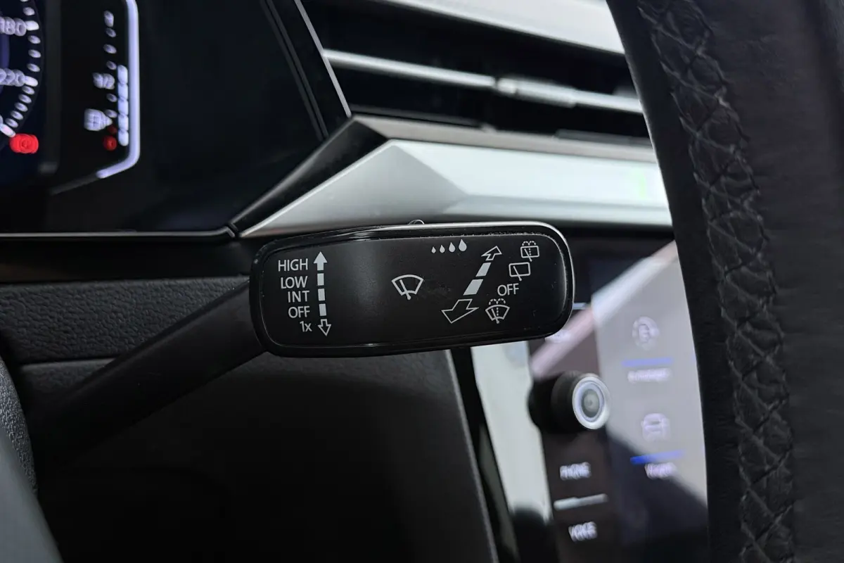 1.4 TSI eHybrid Elegance Business+ R-Line | Uitklap Trekhaak | Stoelverwarming V+A | Virtual |