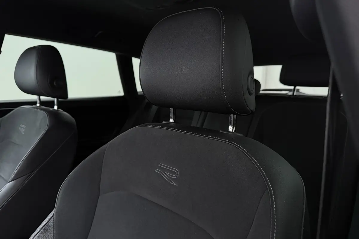 1.4 TSI eHybrid Elegance Business+ R-Line | Uitklap Trekhaak | Stoelverwarming V+A | Virtual |
