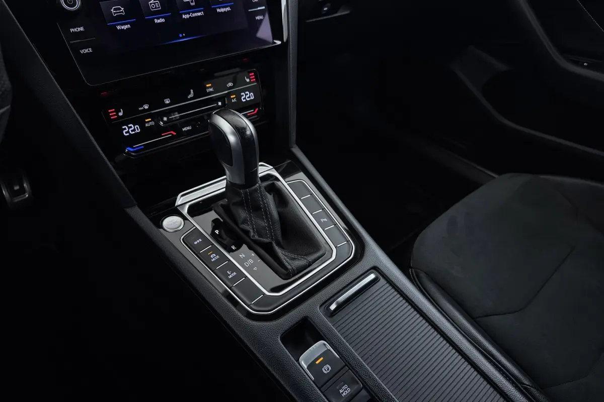 1.4 TSI eHybrid Elegance Business+ R-Line | Uitklap Trekhaak | Stoelverwarming V+A | Virtual |