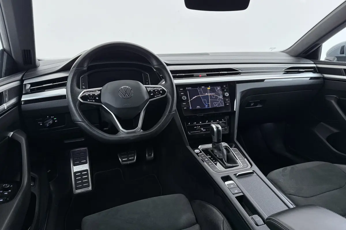 1.4 TSI eHybrid Elegance Business+ R-Line | Uitklap Trekhaak | Stoelverwarming V+A | Virtual |