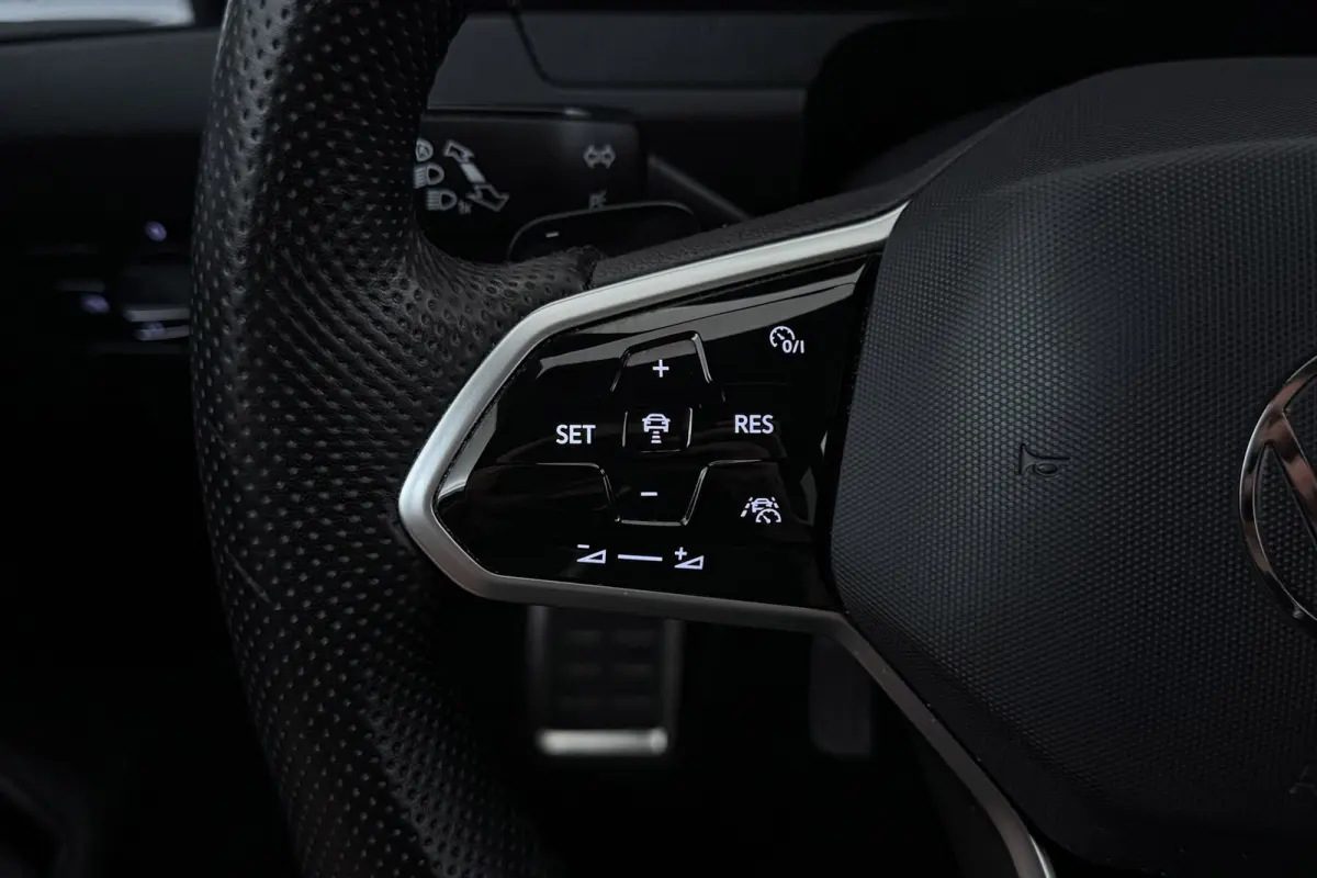 1.4 TSI eHybrid Elegance Business+ R-Line | Uitklap Trekhaak | Stoelverwarming V+A | Virtual |