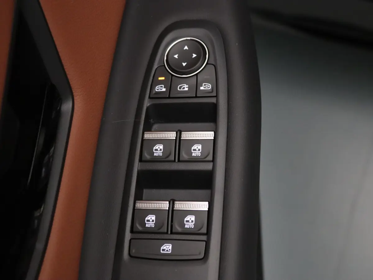 "Signature Stam" comfort range iconic cinq 52 kWh Leder Paris Cognac | openR-link infotainmentsysteem met Google-integratie/ V2G
