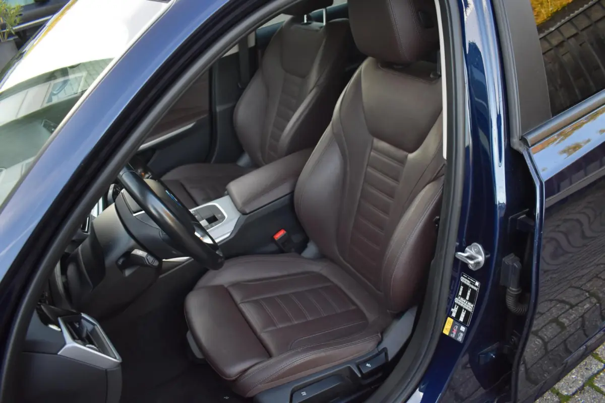 320e Business Edition Plus | Leder | Camera | Stoelverwarming |