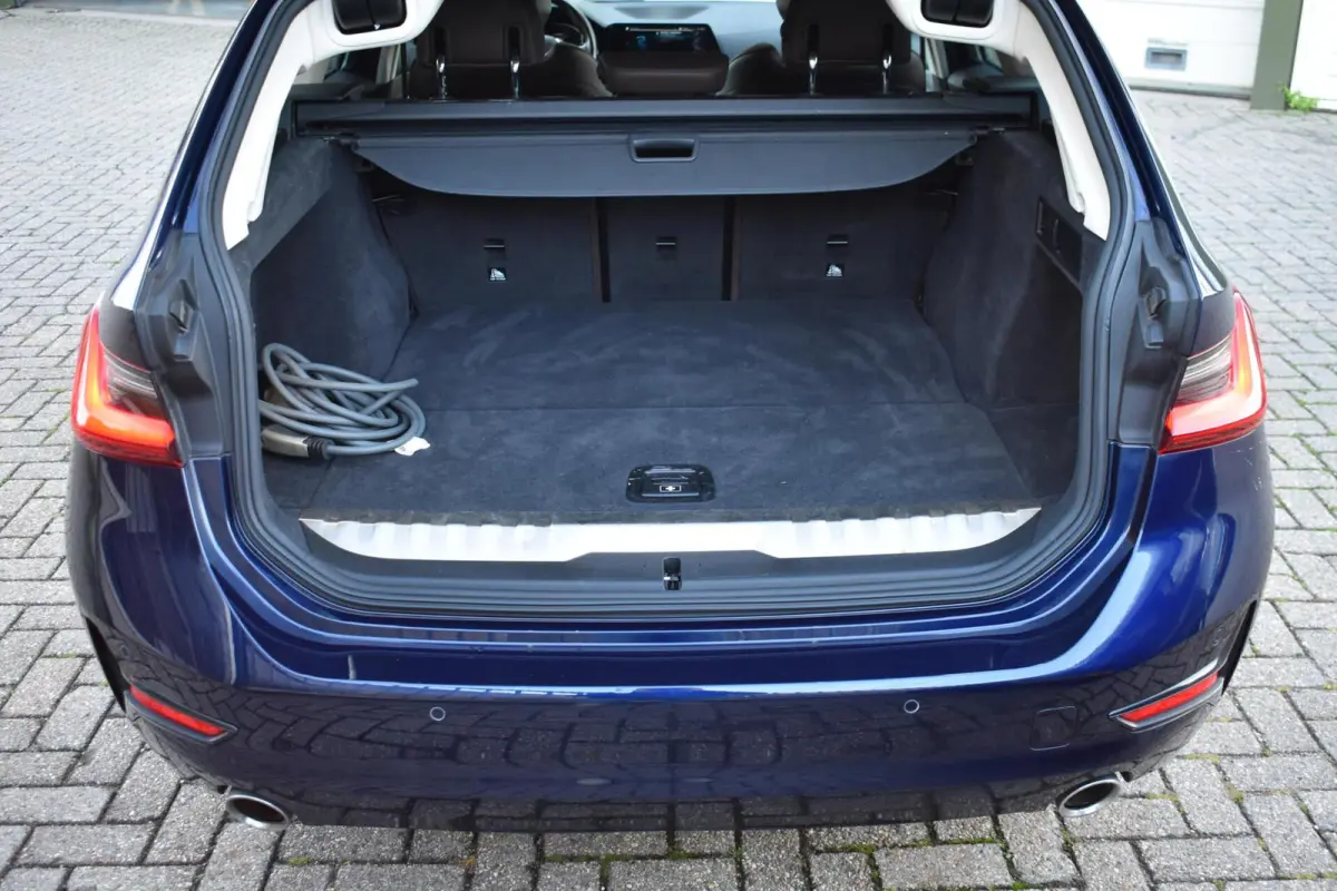 320e Business Edition Plus | Leder | Camera | Stoelverwarming |