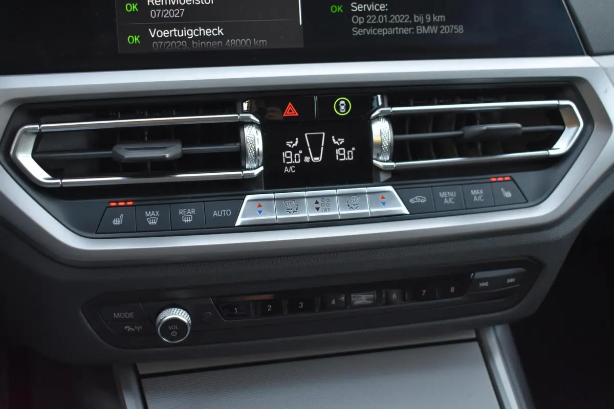 320e Business Edition Plus | Leder | Camera | Stoelverwarming |