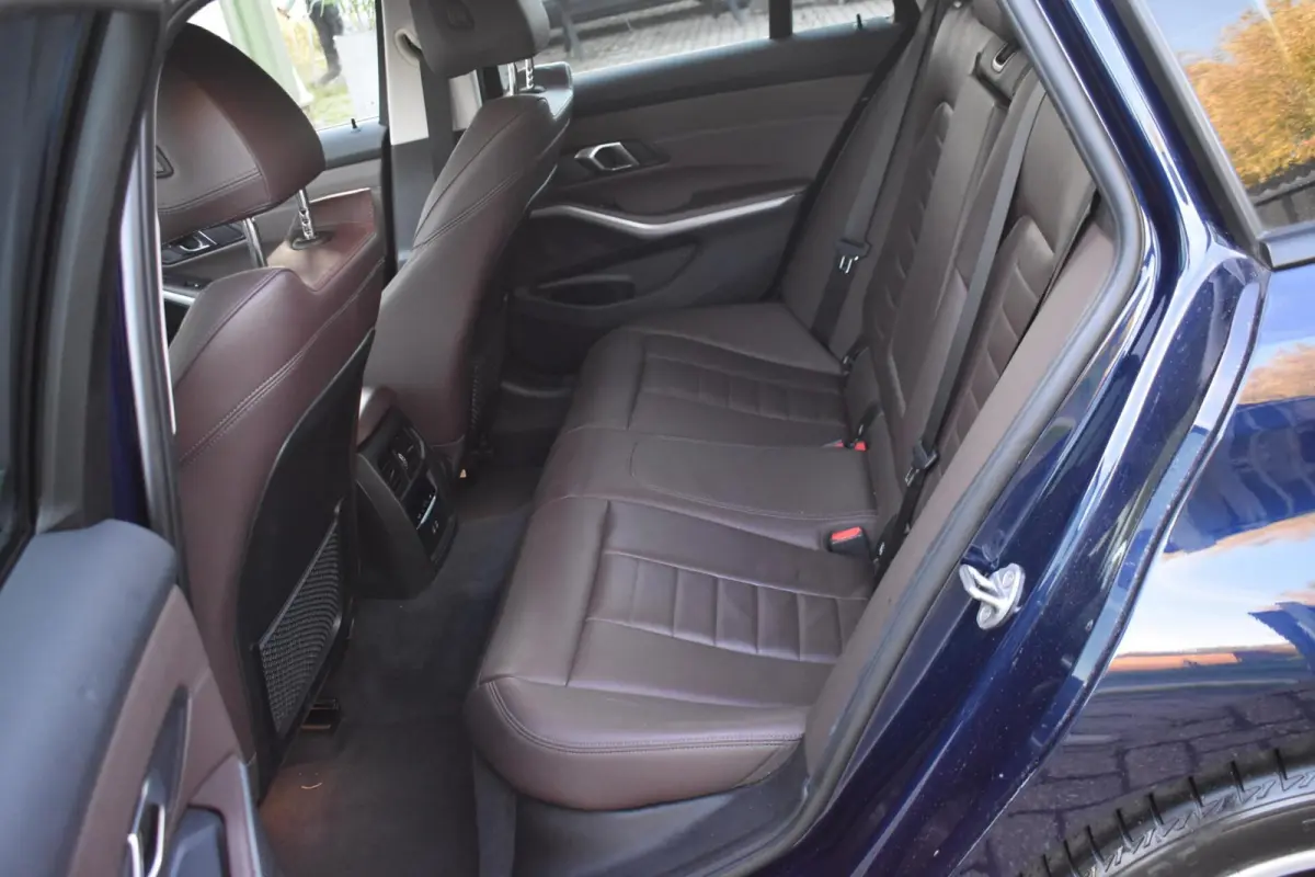 320e Business Edition Plus | Leder | Camera | Stoelverwarming |