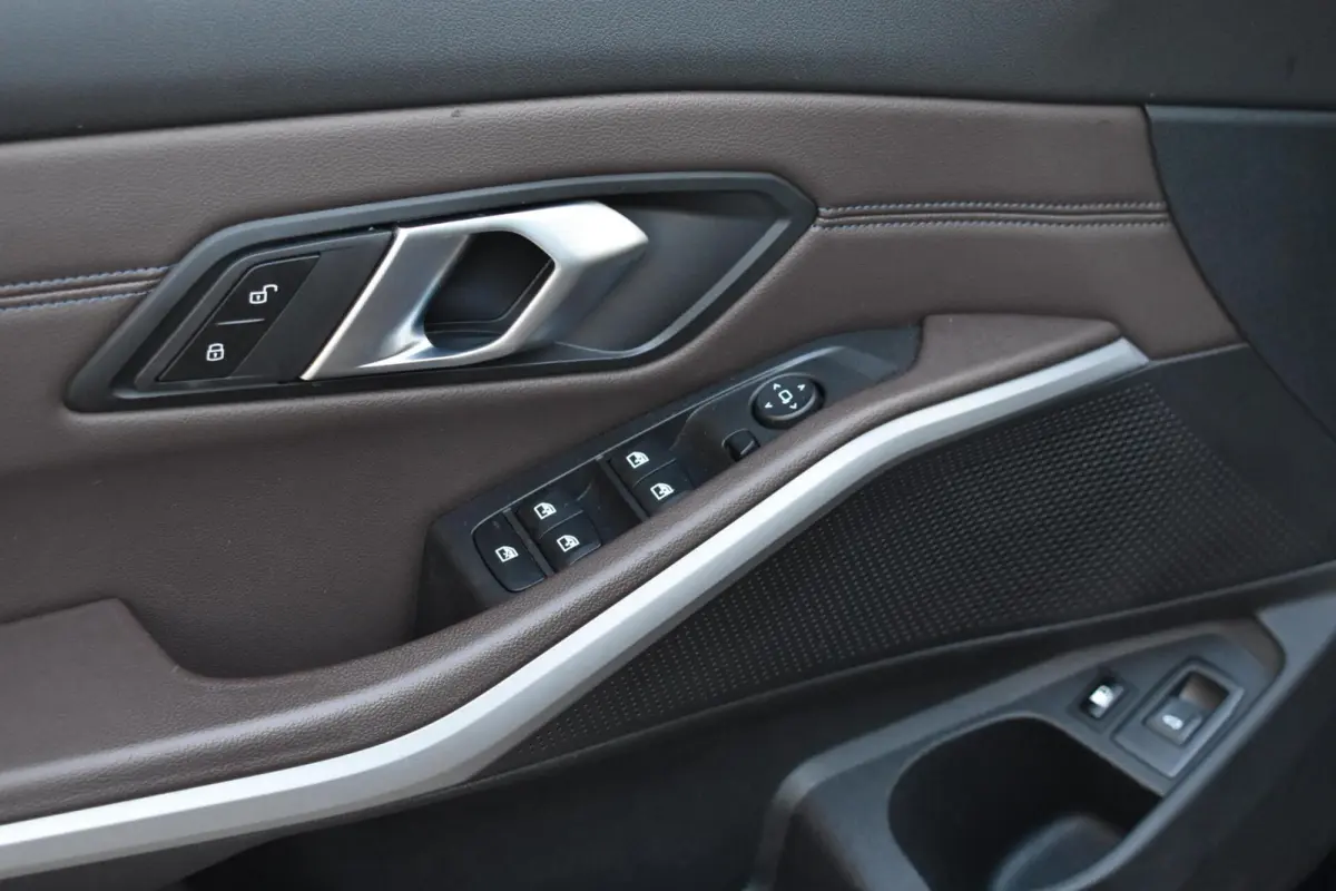 320e Business Edition Plus | Leder | Camera | Stoelverwarming |