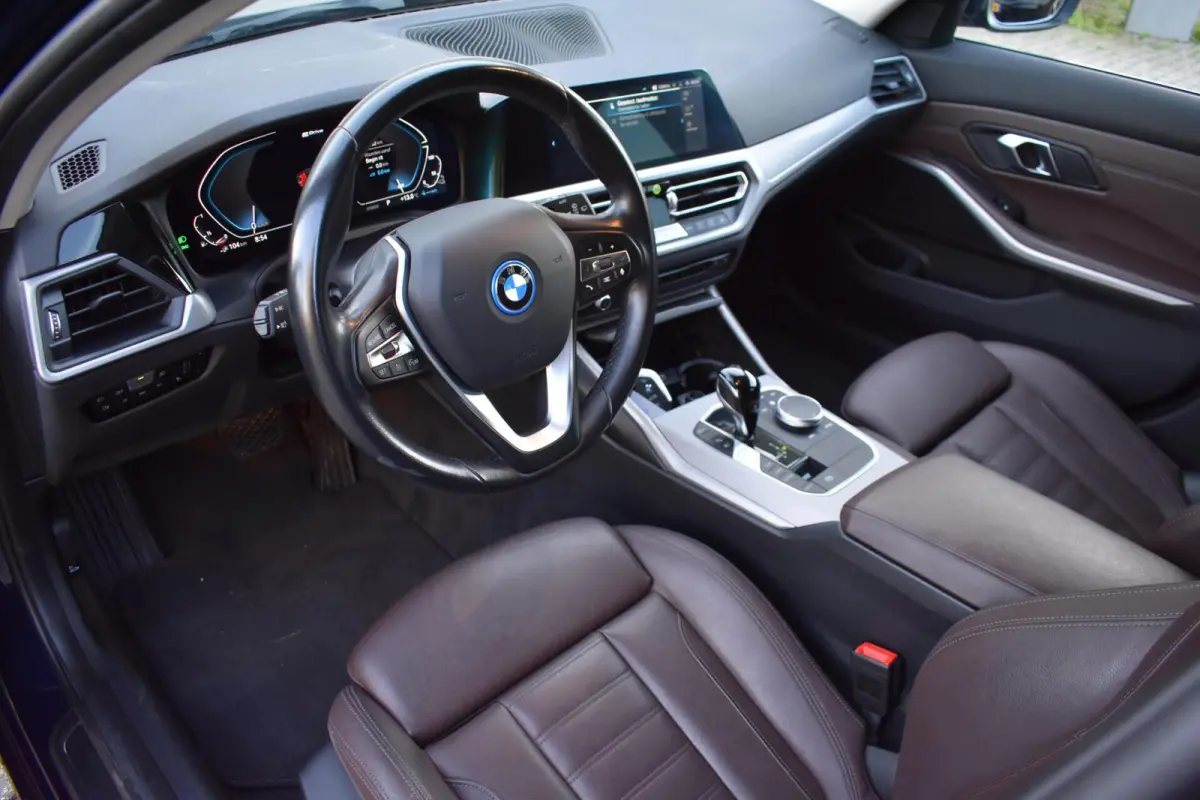 320e Business Edition Plus | Leder | Camera | Stoelverwarming |