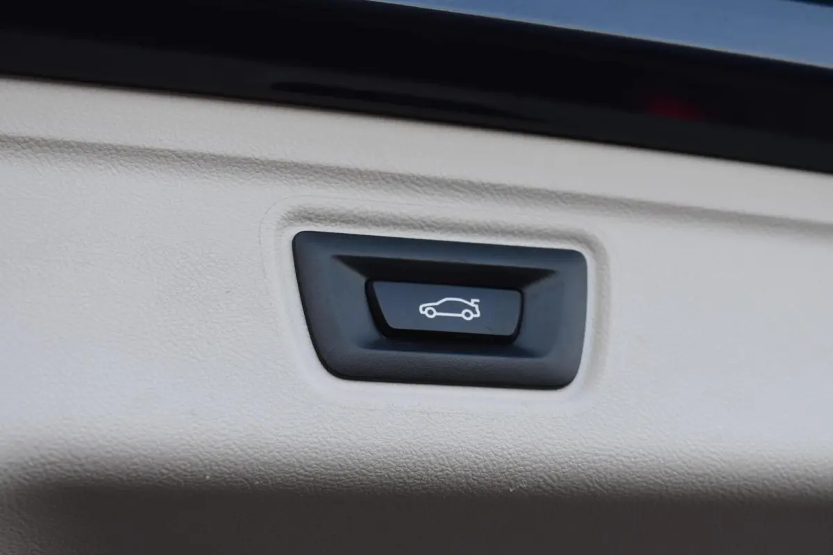 320e Business Edition Plus | Leder | Camera | Stoelverwarming |
