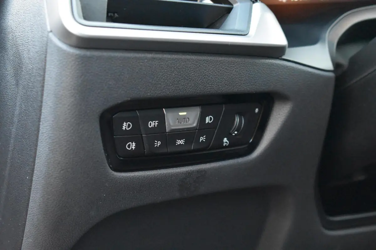 320e Business Edition Plus | Leder | Camera | Stoelverwarming |