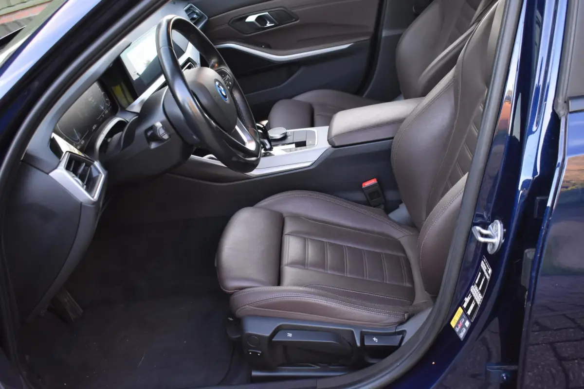 320e Business Edition Plus | Leder | Camera | Stoelverwarming |
