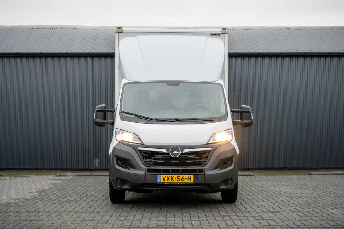 2.2 D | 3-Zits | Bakwagen met Laadklep en zijdeur | LED | Carplay | Cruise | Climatronic