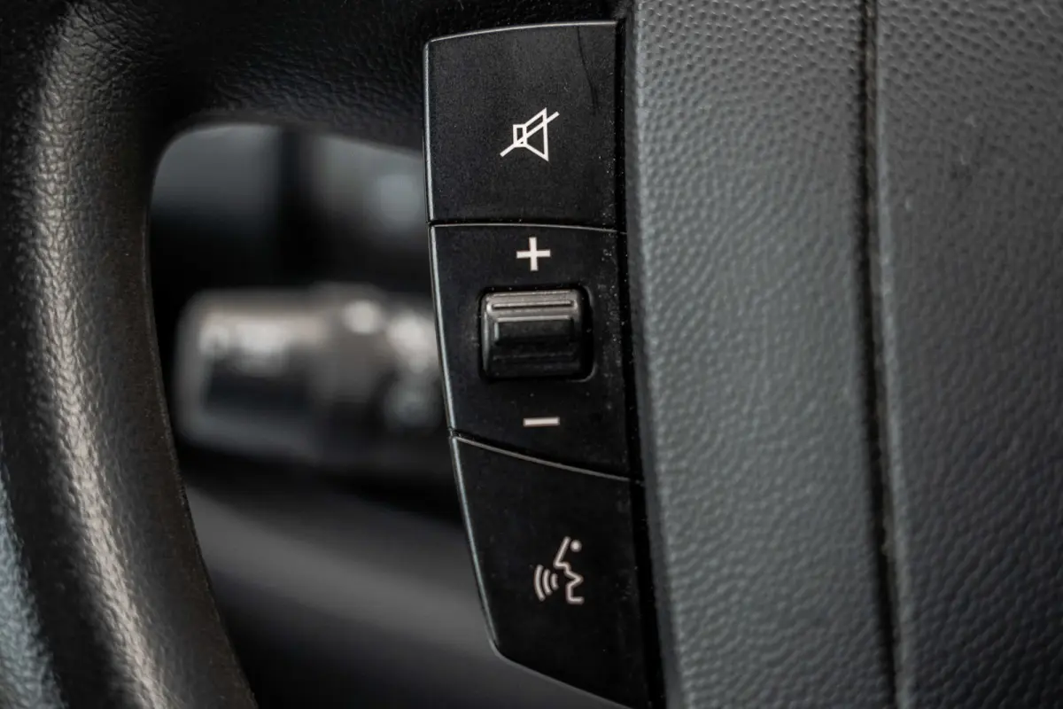 2.2 D | 3-Zits | Bakwagen met Laadklep en zijdeur | LED | Carplay | Cruise | Climatronic